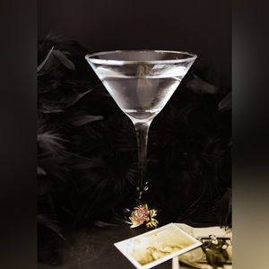 Vintage, antique brooch. Gold plated with pink stones.